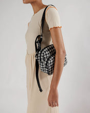 Load image into Gallery viewer, baggu fanny pack - black &amp; white gingham
