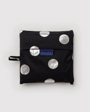 画像をギャラリービューアに読み込む, baggu - silver metallic polka dot - big size