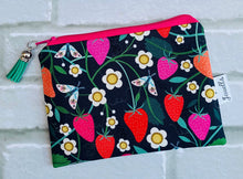 Load image into Gallery viewer, zip pouch - strawberries
