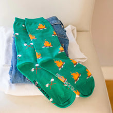 Load image into Gallery viewer, women&#39;s socks - campfire &amp; marshmallow

