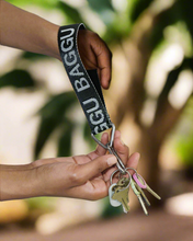 Load image into Gallery viewer, baggu - logo keychain - black &amp; white
