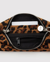 画像をギャラリービューアに読み込む, baggu - nylon pochette bag - leopard - prebook arriving late oct/early nov
