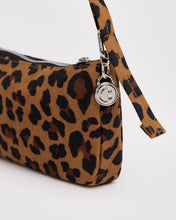 画像をギャラリービューアに読み込む, baggu - nylon pochette bag - leopard - prebook arriving late oct/early nov
