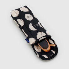 Load image into Gallery viewer, baggu - puffy glasses sleeve - moon
