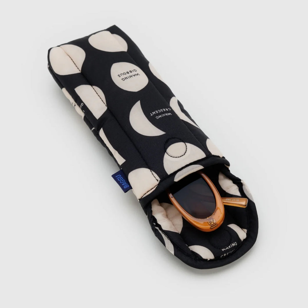 baggu - puffy glasses sleeve - moon