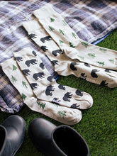 Load image into Gallery viewer, men&#39;s socks - bears &amp; trees
