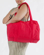 Load image into Gallery viewer, baggu - carry-on cloud bag - candy apple red
