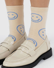 Load image into Gallery viewer, baggu - socks -  ecru periwinkle happy  - prebook arriving late oct/early nov
