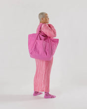 Load image into Gallery viewer, baggu - travel cloud bag - extra pink - last one
