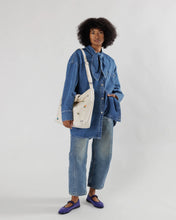 Load image into Gallery viewer, baggu - horizontal  zip duck bag  - embroidered ditsy floral - last one
