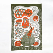 画像をギャラリービューアに読み込む, a tea towel with an artists depiction of a tiger and kimchi 
