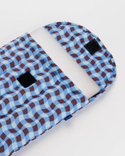 Load image into Gallery viewer, baggu - wavy gingham blue  puffy laptop sleeve 16&quot; - last one
