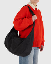 Load image into Gallery viewer, baggu - large nylon crescent bag with key leash - black - prebook arriving late oct/early nov

