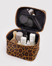 画像をギャラリービューアに読み込む, baggu - large cosmetic case - leopard
