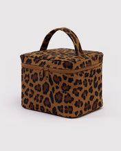 画像をギャラリービューアに読み込む, baggu - large cosmetic case - leopard
