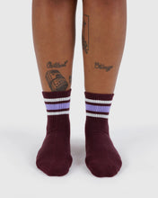 Load image into Gallery viewer, baggu - mahogany striped socks - prebook arriving late oct/early nov
