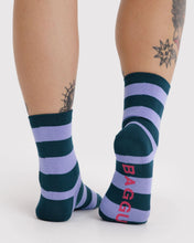 Load image into Gallery viewer, baggu - crew socks - malachite stripe

