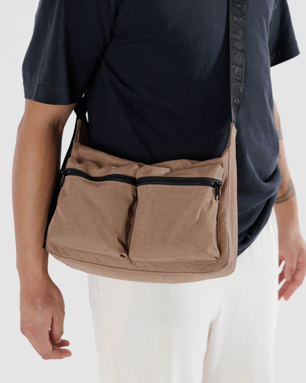 baggu - medium crossbody cargo - cocoa