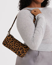 画像をギャラリービューアに読み込む, baggu - nylon pochette bag - leopard - prebook arriving late oct/early nov
