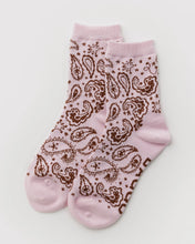 Load image into Gallery viewer, baggu - crew socks - paisley pink
