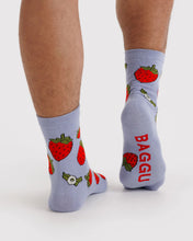 Load image into Gallery viewer, baggu - crew socks - strawberry blossom

