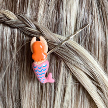 Load image into Gallery viewer, swimmers resin hair clip
