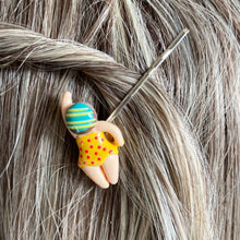 Load image into Gallery viewer, swimmers resin hair clip
