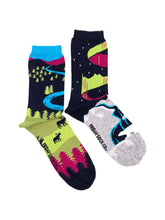 Load image into Gallery viewer, women&#39;s socks - Canadian landscape - northern
