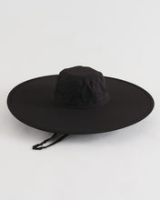Load image into Gallery viewer, a black baggu packable sun hat 
