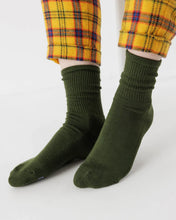 Load image into Gallery viewer, baggu - ribbed  socks - pine - large - save 50%
