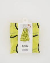 画像をギャラリービューアに読み込む, the pouch of a baggu reusable bag in the yellow happy face 
