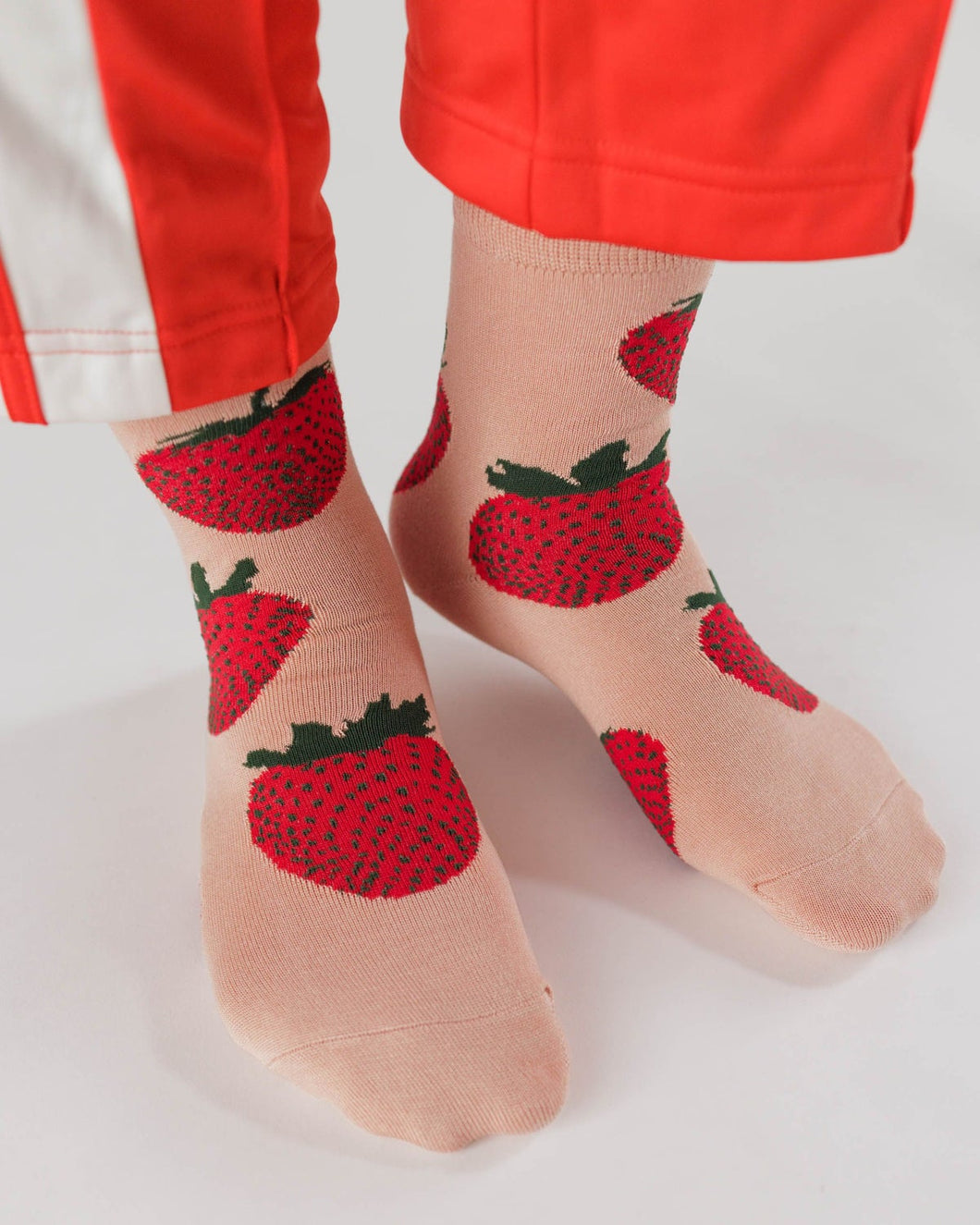 baggu - strawberry  socks